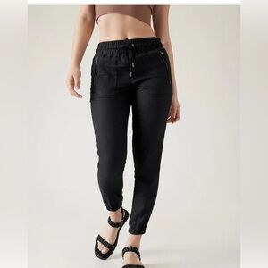 Athleta Cabo 100% Linen Jogger in Black Size 2